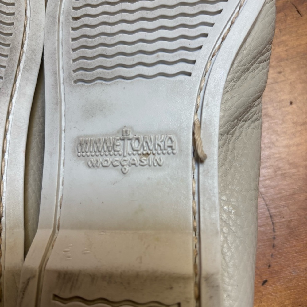 VTG Minnetonka Thunderbird Beaded Moccasins Womens 9.5 White Pebble Leather 171 - Picture 10 of 12